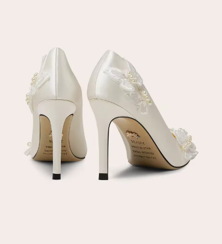 Spitzen-Pumps mit Perlen &amp; Spitzen-Details